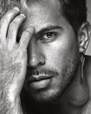 Giulio Mottola Instagram - Can you see it? If you want to, click the link in my bio.

Photographer: @urielsantanafoto 
Photo Assistants: @hugoserna76 
Styling & PR: @soynadiaguerrero