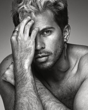 Giulio Mottola Instagram - Can you see it? If you want to, click the link in my bio.

Photographer: @urielsantanafoto 
Photo Assistants: @hugoserna76 
Styling & PR: @soynadiaguerrero