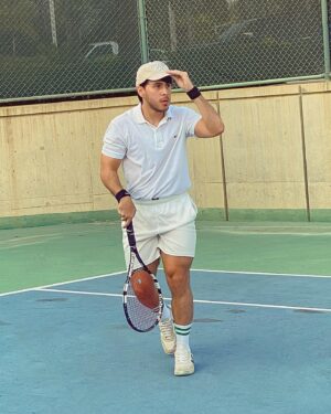 Giulio Mottola Instagram - La mente se entrena y, también, se despeja de diferentes maneras. ¿Quién quiere jugar la semana que viene? 🎾