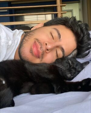 Giulio Mottola Instagram - Una historia de Kuro 🐈‍⬛😍