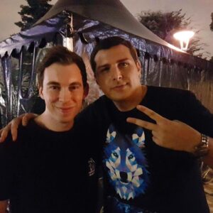 Giuseppe Greco Instagram - Papà è riuscito a portare i figli da lui XD @hardwell Grazie @ultrajapan #ultrajapan2016 #ultrajapan #matesitalia @vegasyt @matesyt@