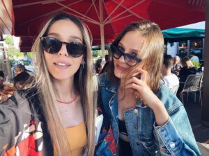 Gizem Kala Instagram - 👭🌸
