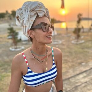 Gizem Soysaldı Instagram - Photo by @yaprakece 💜✨ #summer #summervibes