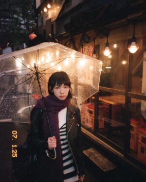Gladys Li Instagram - moonlit whisper, twilight kisses🌙