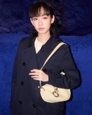 Gladys Li Instagram - Wrapped in the classic allure of Burberry’s trench and carrying the new Knight Bag, I move through the world with an effortless grace
@Burberry #Burberry 
@HarbourCity #HarbourCity