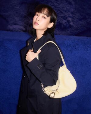 Gladys Li Instagram - Wrapped in the classic allure of Burberry’s trench and carrying the new Knight Bag, I move through the world with an effortless grace
@Burberry #Burberry 
@HarbourCity #HarbourCity