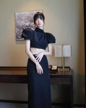 Gladys Li Instagram - 很榮幸能到北京國際電影節走紅地氈 這趟認識了好多新朋友 吃了好多美食 又跟北京的觀眾見面 hao kai xin yo ｖ（＾＿＾ｖ）♪

Look: @moschino
Heels: @jimmychoo
Jewellery: @damianiofficial
styled by @yoyokwans 
hair by @haffmancheng