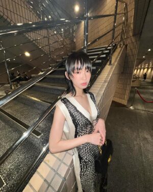 Gladys Li Instagram - 又一年金像獎! 每年都好感動! 的確電影圈是一個好需要耐性的地方 所以想恭喜所有得獎者 你們的等待得到回報了!!!!! 是日最感動的一定是 @norris_wong_lyricist @ngayiii 有看填詞L的你會懂
起哂雞皮!!!!! 期待下一年的盛事! ★彡

wearing @sportmax @sportmax_hk 
with @jimmychoo 
@styledbybhisan
@hairby_cooney 
make up by myself haha im impressed by my own makeup