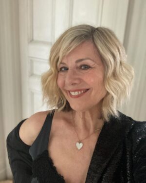 Glynis Barber Instagram - Loving this gorgeous camisole which @aliciakiteshapewear sent for me to try. 
It’s so clever! Has the extra bit of fabric by the armholes to cover any flabby bits and also has a built in body underneath. 
Beautiful silk satin fabric too. I’m a sucker for beautiful fabric! #silk #camisole #gifted