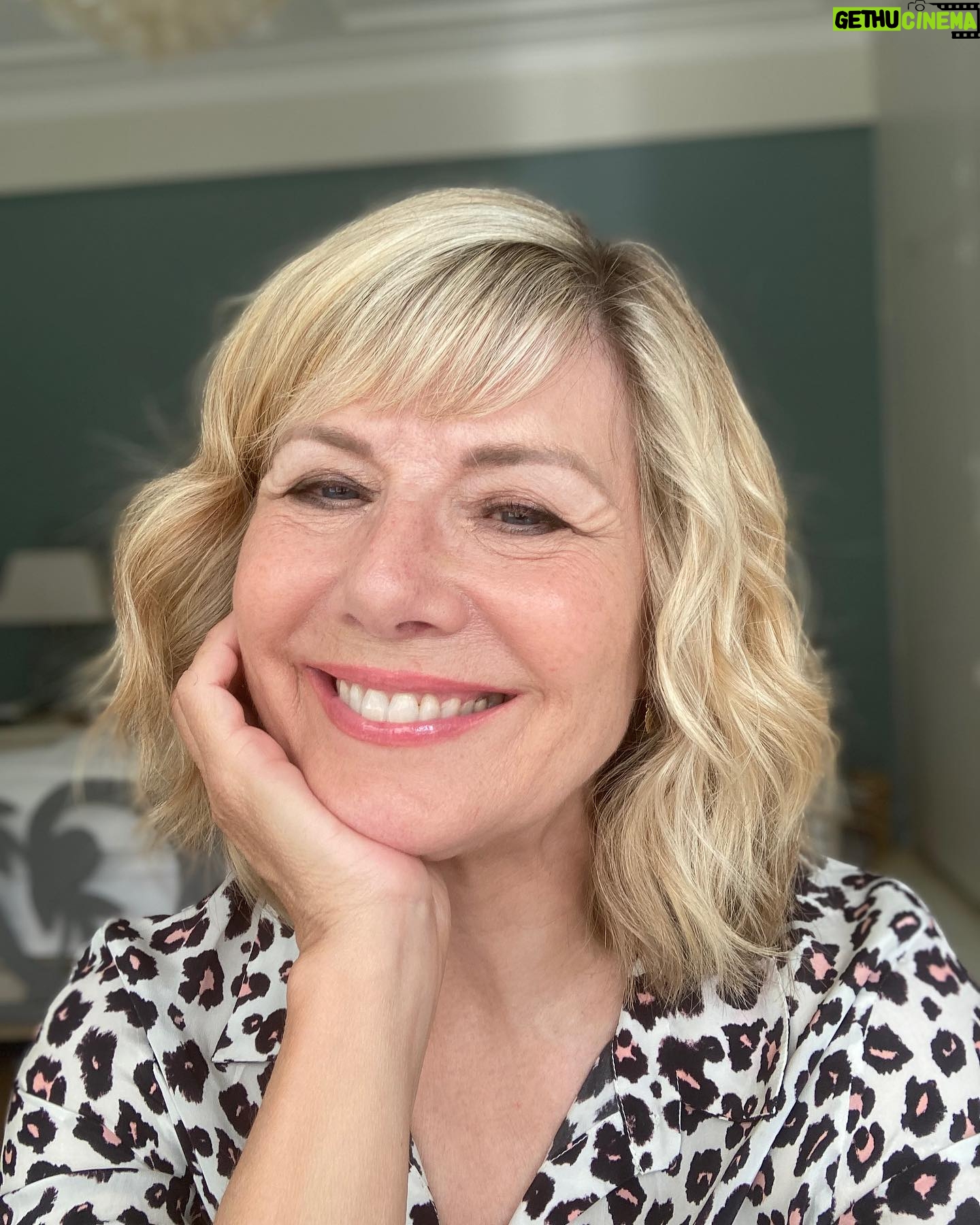 Glynis Barber - 1.3K Likes - Happy Sunday y’all.
Please join me at @agelessbyglynisbarber for my health and beauty tips and videos from my Ageless YouTube channel.
#healthyskin #stressrelief #skincareproducts #makeuptips