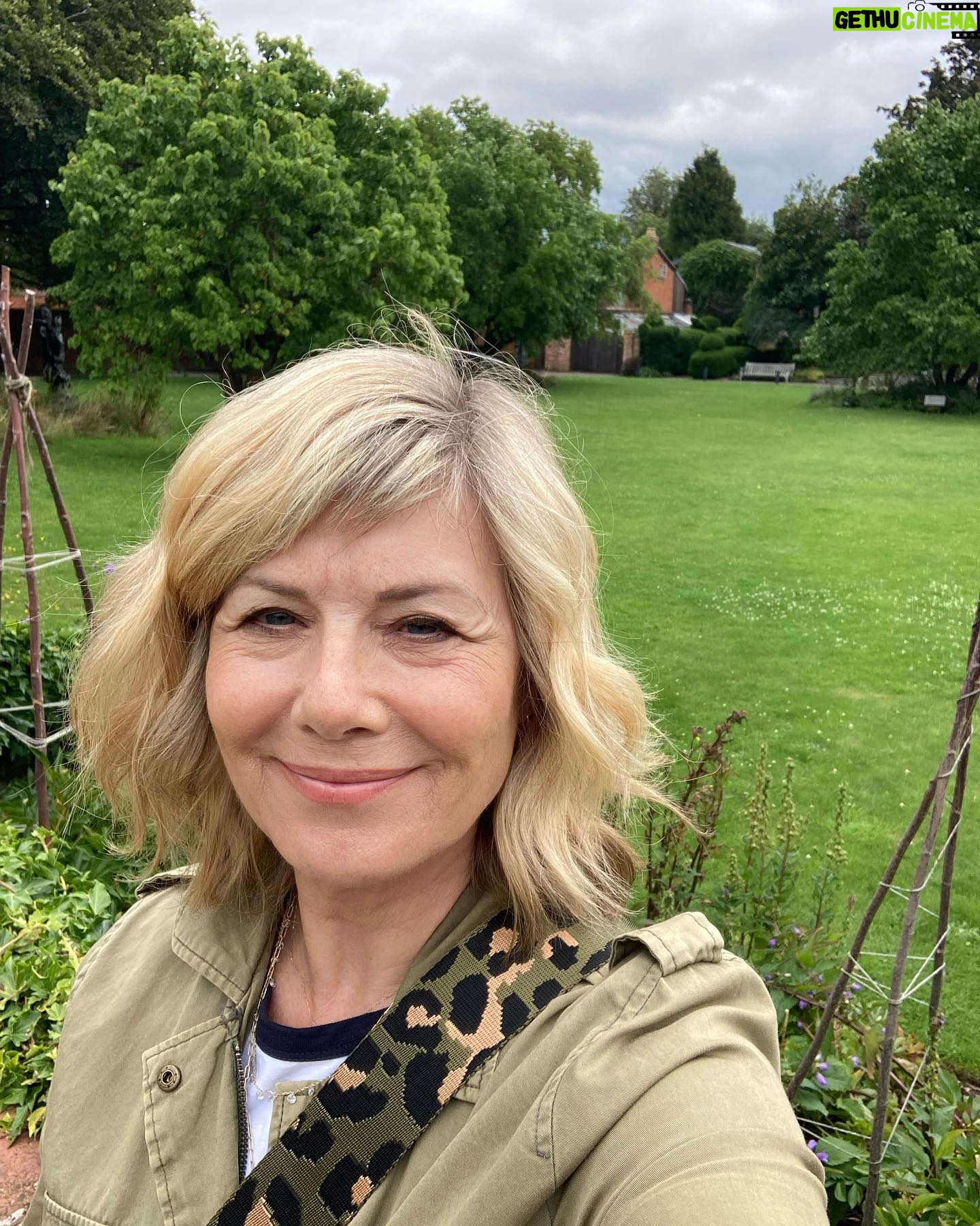 Glynis Barber - 1.6K Likes - This is Shakespeare’s garden behind me. His actual garden from the house he owned in Stratford for the last 20 years of his life. And where he died.
The 2 big trees in the background are mulberry trees both planted by saplings from the mulberry tree he planted himself.
It’s a lovely peaceful garden and as big as it is, it was a LOT bigger when he had it, stretching all the way down to the river Avon.
Just one of the many treasures to be found in beautiful Stratford Upon Avon. #shakespeare #stratford #gardeninspiration
