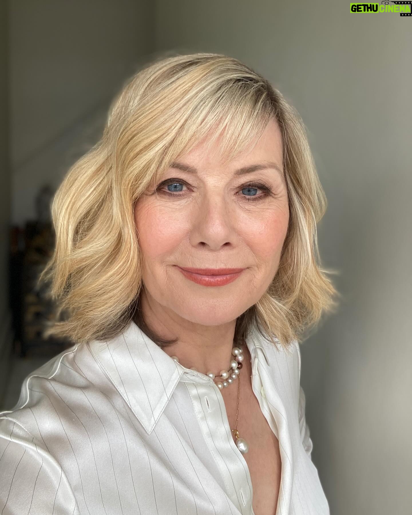 Glynis Barber - 2.1K Likes - Just wanted to thank @pauledmonds217 for sorting out my hair bright and early yesterday for my appearance on @thismorning.
A good hair day is everything!
#hairdressermagic #tvshow #liveinterview