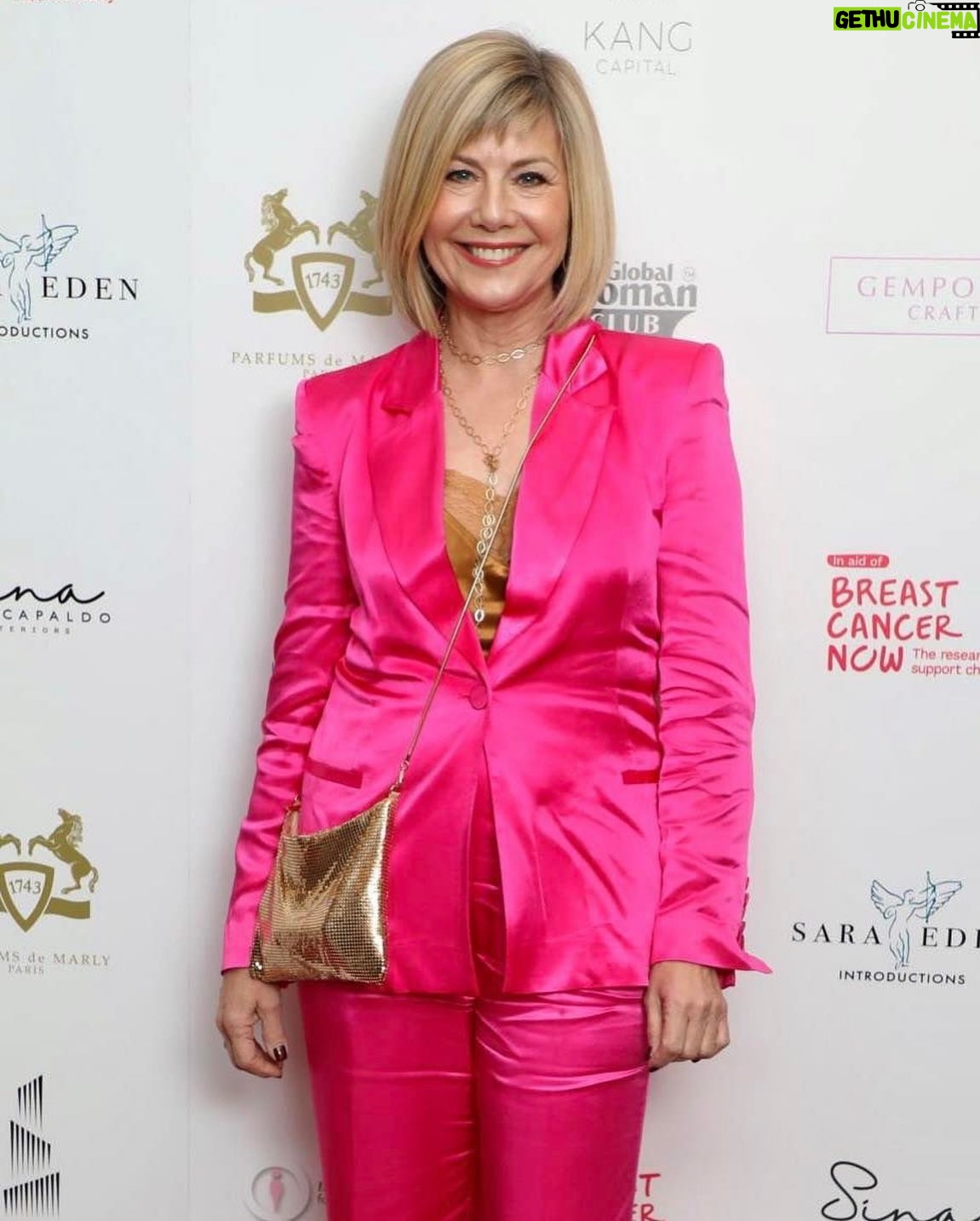 Glynis Barber - 1.6K Likes - How much pink is too much??
Wasn’t sure I’d actually wear these together when I bought them but….seems totally normal to me now. #hotpink #shiny #redcarpet