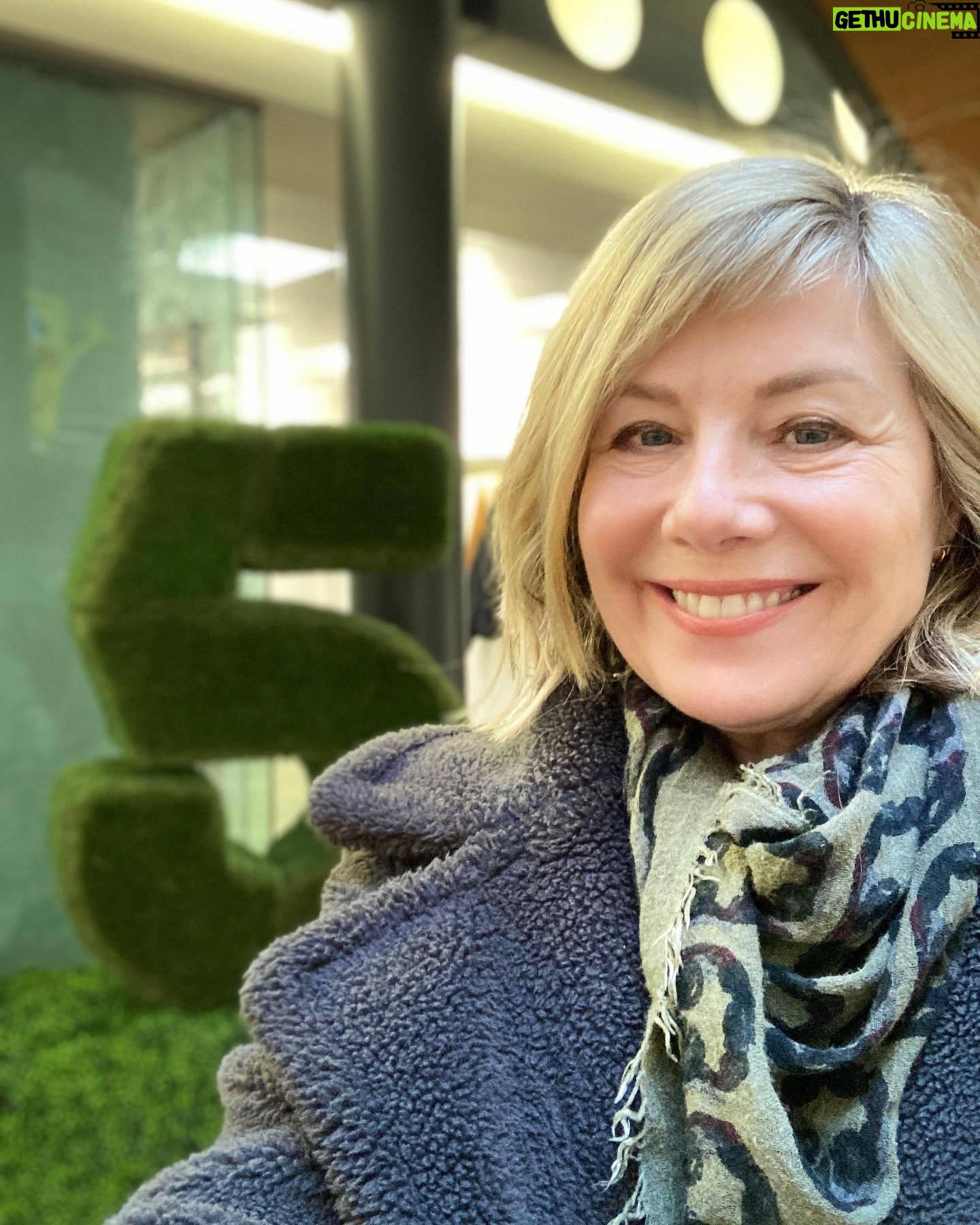 Glynis Barber - 1K Likes - My Christmas Chocolate documentary that I recorded only yesterday is on this Saturday night!
It will make you feel all Christmasy and will also make you eat chocolate. You have been warmed! @channel5_tv
#documentary #christmasvibes #chocolovers #cadburyatchristmas