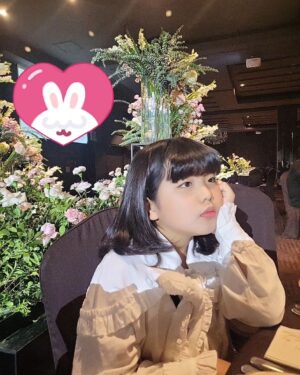 Go Do-yeon Instagram - #일상스타그램💕🍮🍰🍦 
#아역배우고도연👧 
#유별나문셰프인연으로
#지금까지_본적없는_역대급_판타지
#차청화배우님♥ 결혼식
#신부넘~~이쁘다
#축하드려요💕 
#갯마을차차차인연으로
#유제원감독님뵙고
#신민아배우님 
#이봉련배우님 
#공민정배우님 
#반갑게맞아주셔서감사해요🙇‍♀️ 
#공진식구들 ^^

  조남숙이모  결혼식 🥰🥰🥰

결혼식장에서 갯마을 식구들까지 만나서 넘 💕💕💕
좋았습니다 
 유제원감독님 신민아배우님 이봉련배우님 공민정배우님 만나서 인사드리고 ...
사진까지 ...🌸🌸 
감사합니다 ^^

도연이 ~~ 💕💕👰‍♂️ 청화이모 넘 이쁘다며 ^^스크린에서 눈을....