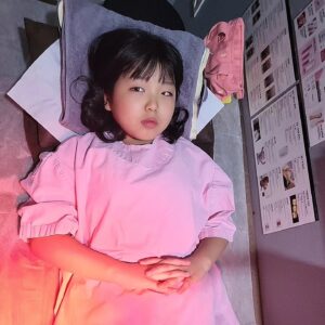 Go Do-yeon Instagram - #일상스타그램💕🍮🍰🍦 
#아역배우고도연👧 
#여긴어디지?
#잠을잘못잤는지목이안돌아감😒 
#담걸림😱 
#한의원( 찜질후 침치료 )
#친절한원장님👍 

잠을 잘못잤는지 목이 아프다고 ㅠㅠ 
딱봐도  담걸린것 같다 🤣🤣 
침치료는 처음인데 ㅎㅎ 부항까지 🤣🤣🤣