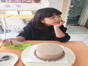 Go Do-yeon Instagram - #일상스타그램💕🍮🍰🍦 
#아역배우고도연👧 
#한글날🇰🇷 
#도연이생일🎂 
#홍대데이트 
#케익원데이클래스
#자기생일케익만들기
#좋아? 넹 ㅎㅎ

 도연아  생일 🎂 축하해 ^^
어제는 음력생일 오늘 양력 ㅠㅠ 
이틀연속 ~~^^ 힘들다 
케익안사고 만들어보고 싶다고 해서 홍대로 고고씽 💕💕💕
