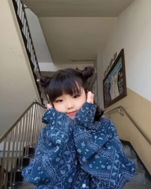 Go Do-yeon Instagram - #일상스타그램💕🍮🍰🍦
#아역배우고도연👧 
#주말아침일상시작👋 
#넌뭐하니 ?🥰🥰🥰
#혼자서도잘놀아요🎶 
#셀카놀이삼매경👧👧🎵🎶 
#다컷다다컷어👍👏
#오빠셔츠입고 ㅎㅎ 
#새벽부터강행군😮‍💨 

새벽부터 나와서 ...🥰🥰🥰
엄마도 찾지않고 혼자 잘 놀아준 딸
고마워^^ 이모들께서  얌전히 잘있다고 ㅎㅎ