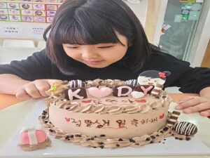 Go Do-yeon Instagram - #일상스타그램💕🍮🍰🍦 
#아역배우고도연👧 
#한글날🇰🇷 
#도연이생일🎂 
#홍대데이트 
#케익원데이클래스
#자기생일케익만들기
#좋아? 넹 ㅎㅎ

 도연아  생일 🎂 축하해 ^^
어제는 음력생일 오늘 양력 ㅠㅠ 
이틀연속 ~~^^ 힘들다 
케익안사고 만들어보고 싶다고 해서 홍대로 고고씽 💕💕💕