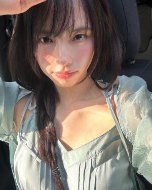 Go Eun-young Instagram - 차 밖에서는 두분이 저렇게 계셨다는 사실 😝🤣
.
맞저 하셨나용…
저는 간만에 #요리 #닭볶음탕 을 했는데
엄청 오래 걸리네용 😭
#아직도 #못 #먹음 
.
#셀피 #selfie #여름옷 #여름원피스 #여자옷 #원피스 #데일리룩