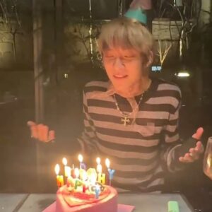 Go Tae-seob Instagram - “happy birthday to gay ~ yaaasa i need a suga daddy baby!”
