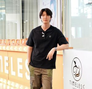 God Itthipat Thanit Instagram - ผมไว้ใจมาดูแลตัวเองที่ @timeless.laser.clinic ✨ที่นี่มี Timeless VIP Louge ด้วย ระหว่างรอทำโปรแกรม บนบรรยากาศ Garden Rooftop ใจกลางทองหล่อเป็นการเปิดประสบการณ์ที่เหนือกว่าการคลินิกความงามที่ ครบ จบในที่เดียวจริงๆ