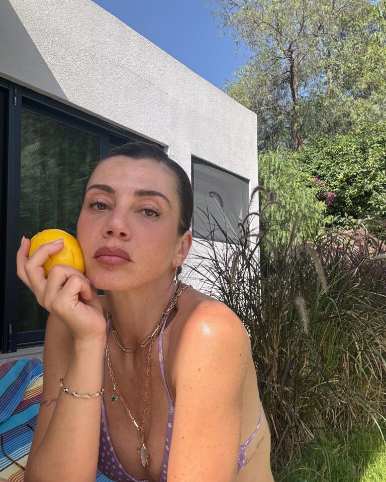 Actress Gökçe Bahadır HD Instagram Photos and Wallpapers June 2024