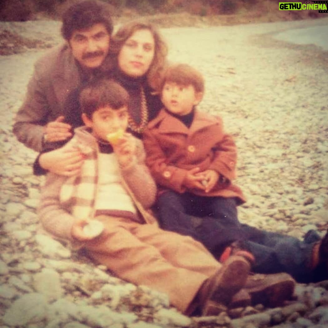 Gökhan Atalay - 7.5K Likes - 25 sene olmuş babamı kaybedeli,
Bana çoğu zaman
" baba olunca anlarsın" derdi, anlamazdım, şimdi anladım.😊 #babalargünü kutlu olsun