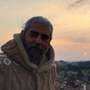 Gökhan Atalay Instagram - Soranlar ve merak edenler için...
Biz Tozkoparan ailesi olarak 3 gün önce çekimleri sonlandırdık.(son saatlere kadar da yapımcımız sette bizimle beraberdi.)
Hayati önem taşımayan tüm işlerin bir an evvel durması yada durdurulması dileğiyle.
#evdekal