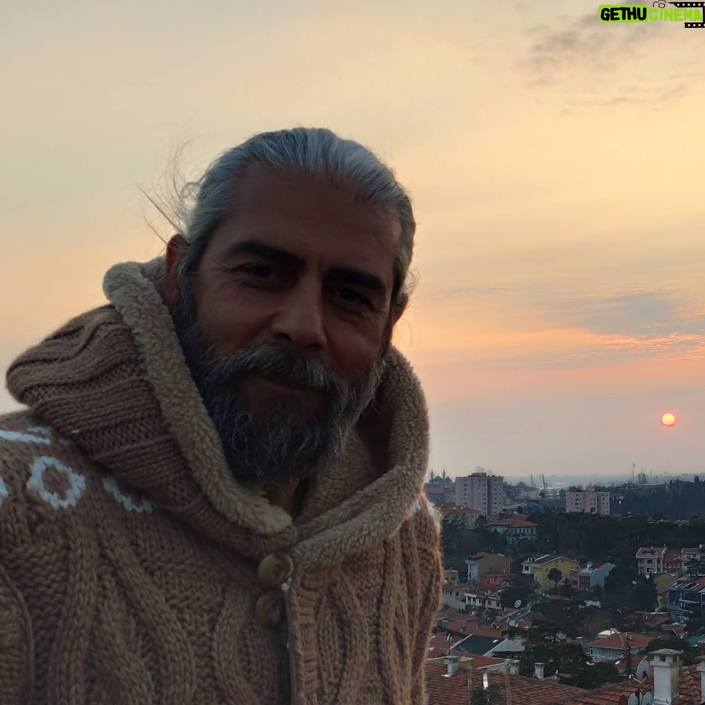 Gökhan Atalay - 7.4K Likes - Soranlar ve merak edenler için...
Biz Tozkoparan ailesi olarak 3 gün önce çekimleri sonlandırdık.(son saatlere kadar da yapımcımız sette bizimle beraberdi.)
Hayati önem taşımayan tüm işlerin bir an evvel durması yada durdurulması dileğiyle.
#evdekal