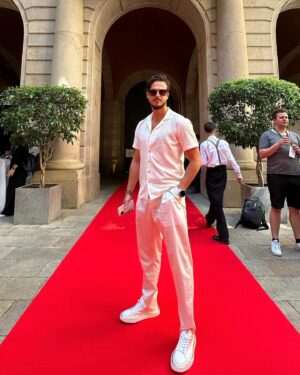 Gökhan Keser Instagram - Bugün Barselona’da Huawei’nin birbirinden özel tasarımlarının olduğu “giyilebilir teknoloji” ürünlerinin global lansmanı için bir aradaydık.. Marka yüzü olmaktan mutluluk duyduğum Huawei ailesiyle yeni ürünleri tecrübe etmek çok keyifliydi 💫 

#fashionforward 
@huaweimobiletr 
@huaweimobile 

#işbirliği