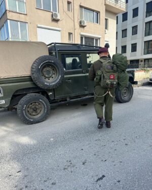 Gökhan Özoğuz Instagram - Bir gezintidir hayat 
Öyle bi çıkıp dolaşır gelirsin 
engebesinde ferahının hatrı kalır 
Nizamı göz yaşında saklıdır 
En güzeli, hepsinin bir andan ibaret olduğunu bildiğindeki lezzetidir.