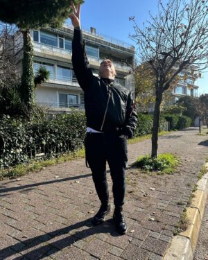 Gökhan Özoğuz Instagram - Marchin on Mondays beauty 
#skinhead 
#vespaclassic 
#footballultras 
#bossreggaesounds
@swiss.stones.by_guenes_aksoy