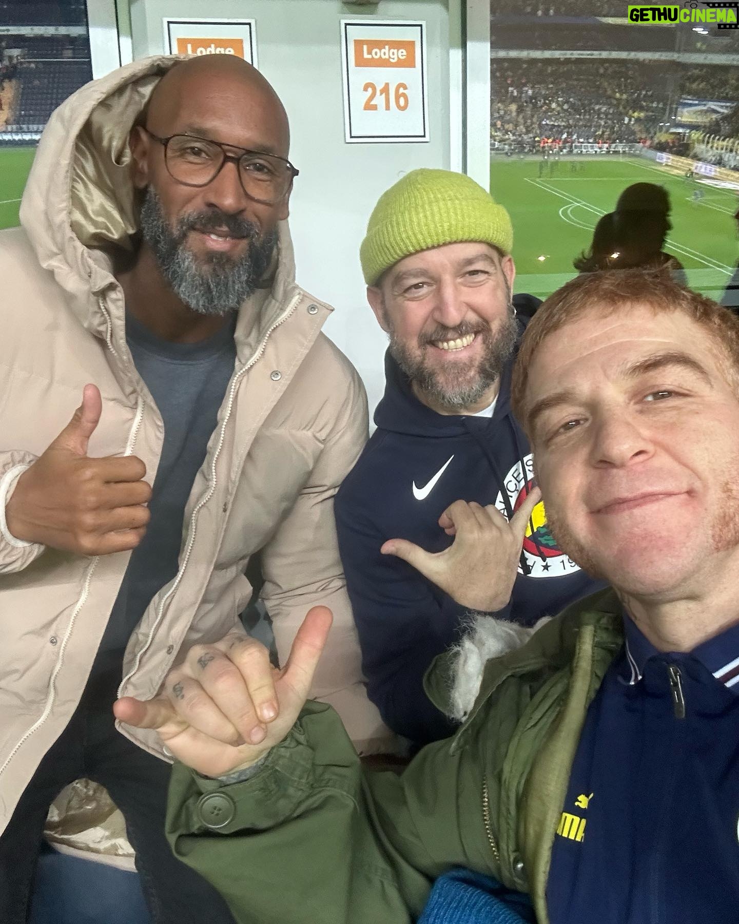 Gökhan Özoğuz - 35K Likes - Çıkartma gemileri gelmeden önce rüzgarı eser
Kalamış sahillerinde inleyen nameler
#FenerbahçeSkinheads