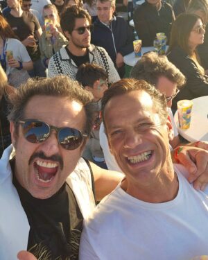 Gonçalo Diniz Instagram - Porque a vida só se vive uma vez.
GRANDE tarde/noite no Rock in Rio!
Sempre com o meu fiel irmão e Jony( my best) a viver todos os momentos e emoções. 
Não posso deixar de elogiar este rooftop da Hyundai.
Wow 👌👏. Nota 10
Uma vista privilegiada sem dúvida, mas o melhor mesmo foi a organização e a simpatia do staff.
Parabéns de verdade.
Obrigado querido @diamantinomartins, sempre a surpreender 😘
#Hyundai #hyundaiportugal
#hyundainorockinRio #hyundayinrio
#hyundayrocktheprogress

Because life is only lived once. 
GREAT afternoon/evening at Rock in Rio! 
Always with my faithful brother and Jony (my best) experiencing all the moments and emotions. 
I can't help but praise this Hyundai rooftop. 
Wow 👌👏. Grade 10 
A privileged view without a doubt, but the best part was the organization and friendliness of the staff. 
Real congratulations. 
Thank you dear @diamantinomartins, always surprising 😘 #Hyundai #hyundaiportugal 
#hyundainorockinRio 
#hyundayinrio