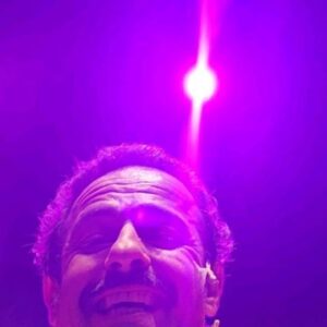 Gonçalo Diniz Instagram - Obrigado LISBOA!
Muito obrigado a TODAS as pessoas que tornaram estes 5 dias FANTÁSTICOS.
Que público maravilhoso, que energia. 
Sem palavras para descrever a sensação e gratidão! 🙏
Ficam as emoções 
Ficam os abraços da família e amigos que te alimenta mais que tudo
Ficam as relações que se fazem
Ficam as memórias de cada canto onde passamos
Ficam as alegrias
Ficam também estas imagens para quem gosta de ver o resultado de um longo e árduo processo teatral.
Viva o TEATRO 
Viva o PÚBLICO 
Viva o PÚBLICO 
Viva o PÚBLICO 
Viva o PÚBLICO 
#casinodelisboa 
#monologosdopenis 
#vidadeator 

Thank you LISBON! 
Thank you very much to ALL the people who made these 5 days FANTASTIC. 
What a wonderful audience, what energy. 
No words to describe the feeling and gratitude! 🙏 
The emotions remain 
The relationships that are made remain 
There are memories of every corner we pass through 
The joys remain 
These images are also available for those who like to see the result of a long and arduous theatrical process. 
Long live THEATER 
Long live the PUBLIC 
Long live the PUBLIC 
Long live the PUBLIC 
Long live the PUBLIC 
#lisboncasino
#monologosdopenis 
#actorslife