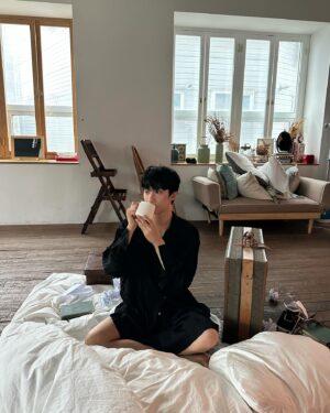 Gongchan Instagram - 📸📷☕️🧣🎬🖤🎈🤍🕶️🌟✨📸