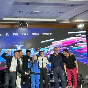 Gonzalo Valenzuela Instagram - Que linda experiencia. 
Fue un gran festival, felicitaciones a todos los organizadores, equipo técnico y compañeros jurados #viña2023 #festivaldeviña @elfestivaldevina

Todos los looks a cargo del productor @elrodrifarias ✨