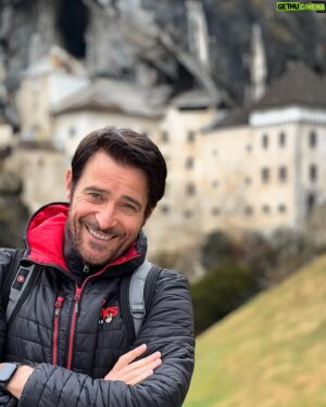 Goran Visnjic Instagram - Ok... Where am I...? 😱 
A little clue...😎... I'm in the same country I was a few days ago hosting @sadhguru and talking about #savesoil campaign for @consciousplanet . 
And that story from yesterday...😱... a choo, choo train through the most amazing cave in the world...😊... Go ahead...😉