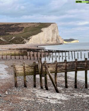 Goran Visnjic Instagram - Out and about...😊... #sevensisters cliffs... What an amazing and beautiful place...😱... If you ever get a chance to visit southern parts of England this is one of the places you definitely shouldn't miss...😎...just saying...😉 ( Zoom in on the second picture to see how small people are on the top of the cliff...😱...)