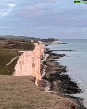 Goran Visnjic Instagram - Out and about...😊... #sevensisters cliffs... What an amazing and beautiful place...😱... If you ever get a chance to visit southern parts of England this is one of the places you definitely shouldn't miss...😎...just saying...😉 ( Zoom in on the second picture to see how small people are on the top of the cliff...😱...)