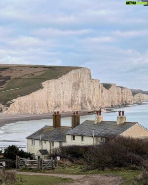 Goran Visnjic Instagram - Out and about...😊... #sevensisters cliffs... What an amazing and beautiful place...😱... If you ever get a chance to visit southern parts of England this is one of the places you definitely shouldn't miss...😎...just saying...😉 ( Zoom in on the second picture to see how small people are on the top of the cliff...😱...)