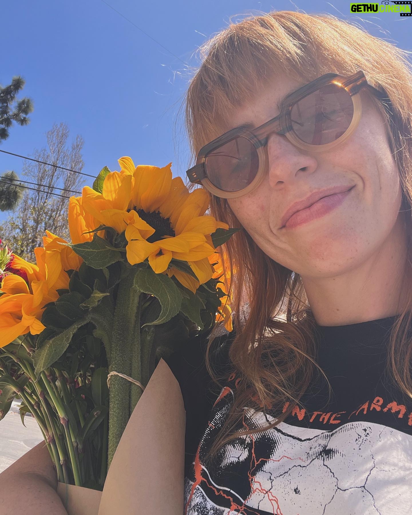 Gordi - 788 Likes - WELL I thought it was about time I played some shows in North America again, and I could think of no better way to get back on the horse than with my beautiful friends from @middlekidsmusic !!!!!! CANNOT WAIT
1 > joyous
2 > full dates
3 > a time from a previous tour when I twinned with the Waffle King