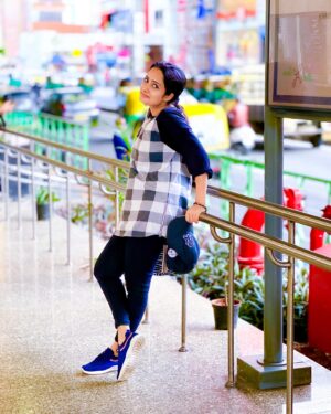 Gouri Nair Instagram - Love could be the road to happiness but most times happiness leads you right to the doorsteps of love because only happy people can really love.😍🥰♾️

#gourinairsocialmedia #gourinairinstagram #gourinairactress #gourinairartist #gourinair
#love #fashion #instagram #photooftheday #art #photography #beautiful #nature #happy #follow #cute #travel #song #songs #bangalore