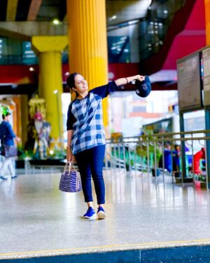 Gouri Nair Instagram - Love could be the road to happiness but most times happiness leads you right to the doorsteps of love because only happy people can really love.😍🥰♾️

#gourinairsocialmedia #gourinairinstagram #gourinairactress #gourinairartist #gourinair
#love #fashion #instagram #photooftheday #art #photography #beautiful #nature #happy #follow #cute #travel #song #songs #bangalore