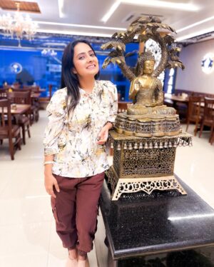 Gouri Nair Instagram - ‘You are not obligated to win but you are obligated to keep trying to the best that you can do everyday ‘♾️😍❤️

#gourinairsocialmedia #gourinairinstagram #gourinairactress #gourinairartist #gourinair
#love #fashion #instagram #photooftheday #art #photography #beautiful #nature #happy #follow #cute #travel #song #songs #bangalore 
#today #love #instagram #instagood #like #photography #follow #life #photooftheday #picoftheday #happy #me #instadaily #nature #fashion #beautiful
