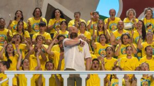 Goyo Jiménez Instagram - ¡Las noches de verano, a la fresca y con el @grandprix_tve enchufao son más mejores! ¡Y, si encima sale el cabeza de bombilla que suscribe, hasta ahorras en la factura de luz! Esta noche, en la @la1_tve_ , el equipo del maravilloso pueblo de Brion, en Galicia, apadrinado por la ínclita @percebesygrelos, se enfrentará a la formación representante de la afamada localidad de Yepes, en Castilla-La Mancha, que cuenta con este, humilde servidor, como paladín. ¿Quién creéis que ganará, Yepes, amarillo, o Brion, de azul?

Pd: Me ha quedado un texto casi de pregón de fiestas…

@grupoizen @iamcristinini @wilburvictor