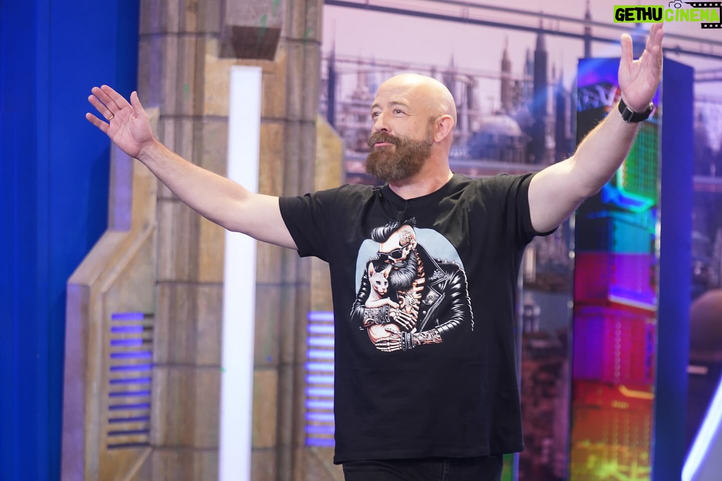 Goyo Jiménez - 2K Likes - Hoy ha venido a divertirse a El Hormiguero, ¡@goyojimenez!
#goyojimenez #improvisacion #risas #monologo #miseryclass #humor #elhormiguero #GoyoEH