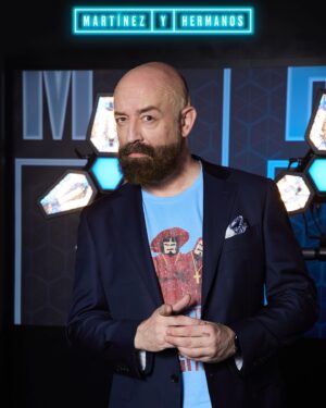 Goyo Jiménez Instagram - Humorista, actor, presentador, guionista, productor, director... ¡Y todo lo que le echen! @goyojimenez viene con sus reparto de chistes para sacarnos risas a carcajadas 🤣 #MartínezyHermanos