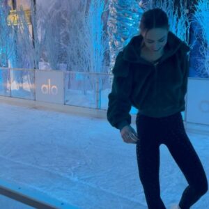 Grace Beedie Instagram - wearing what I love while doing what I love ❤️ thank you @alo✨#alohouse #alowinterhouse ❄️